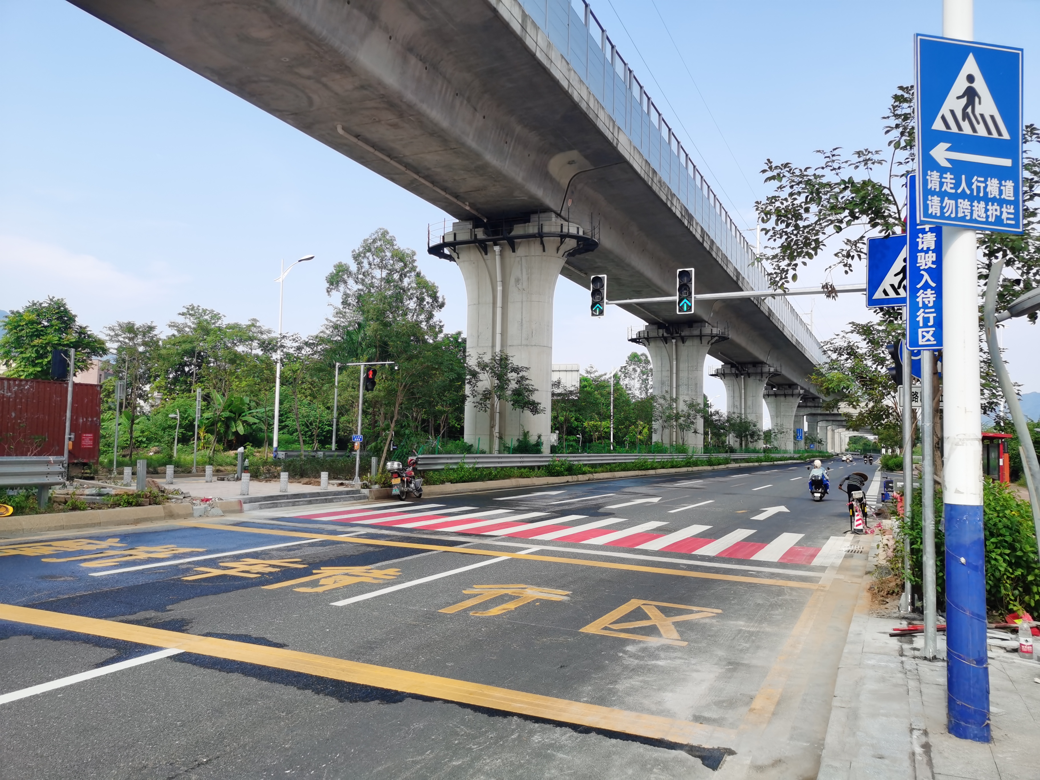 圖4：人行通道現(xiàn)場圖.jpg